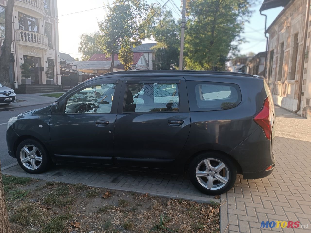 2012' Dacia Lodgy photo #2
