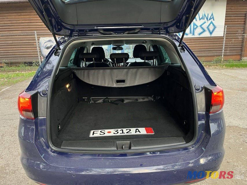 2017' Opel Astra photo #2