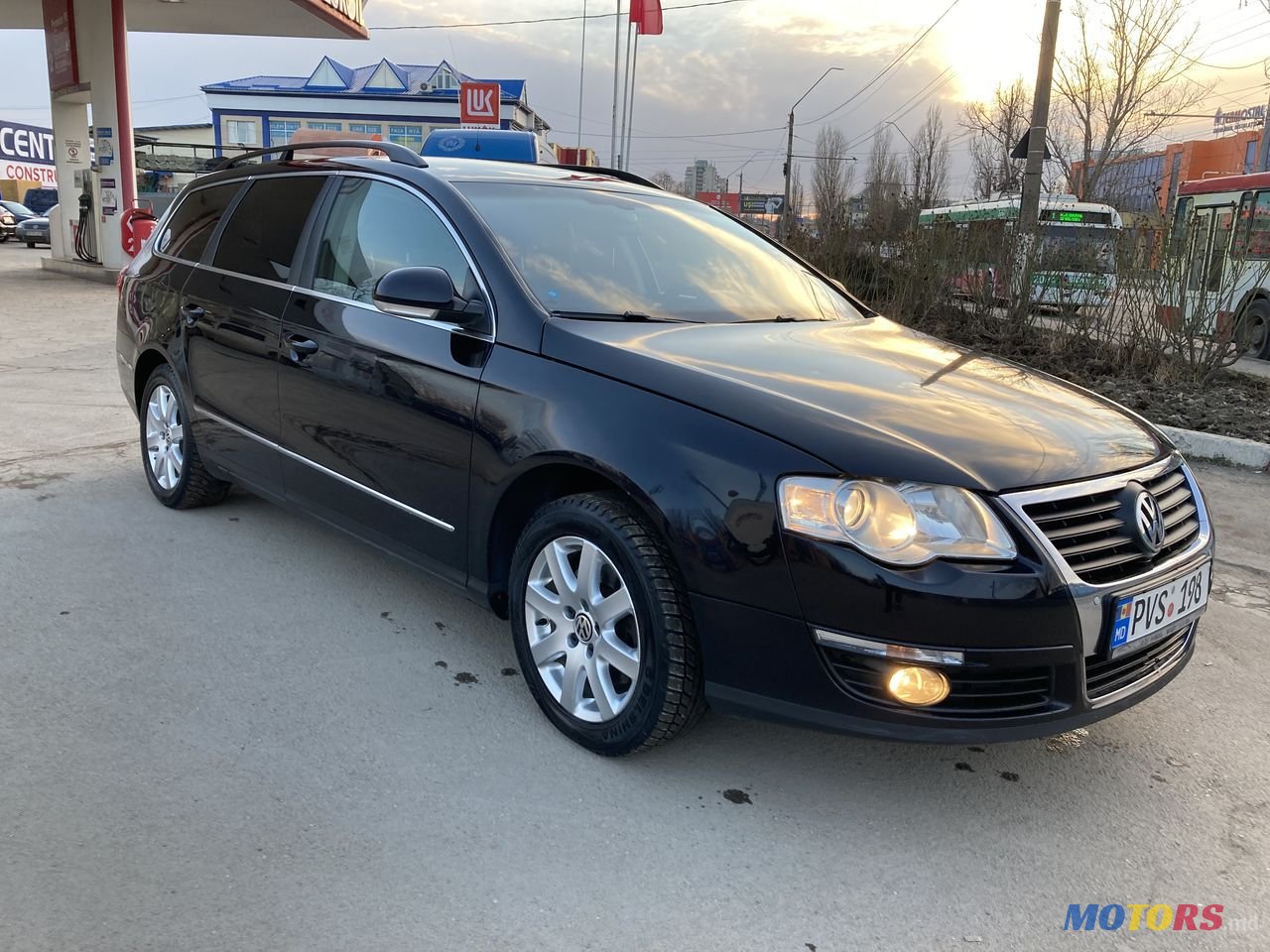 2009' Volkswagen Passat photo #3