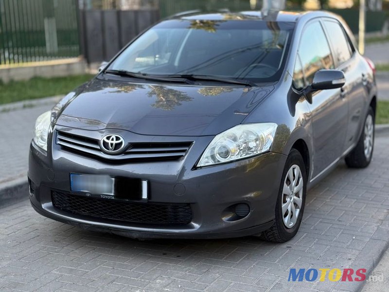 2010' Toyota Auris photo #2