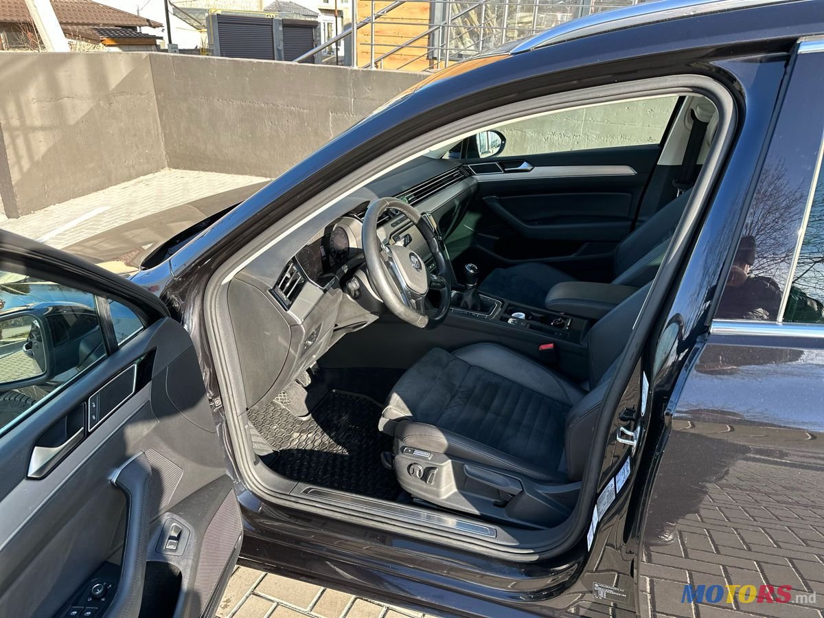 2016' Volkswagen Passat photo #5