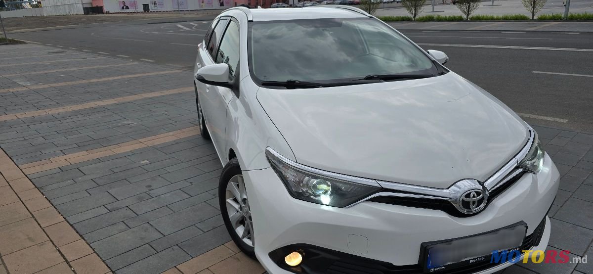 2015' Toyota Auris photo #2
