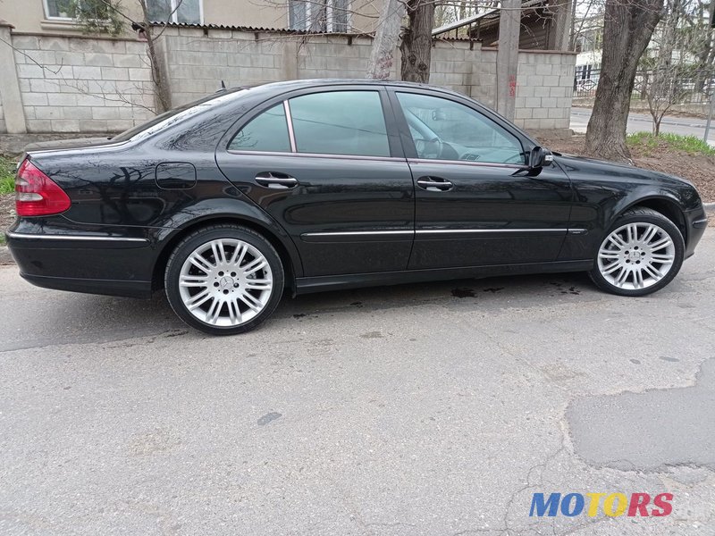 2005' Mercedes-Benz E Класс photo #2