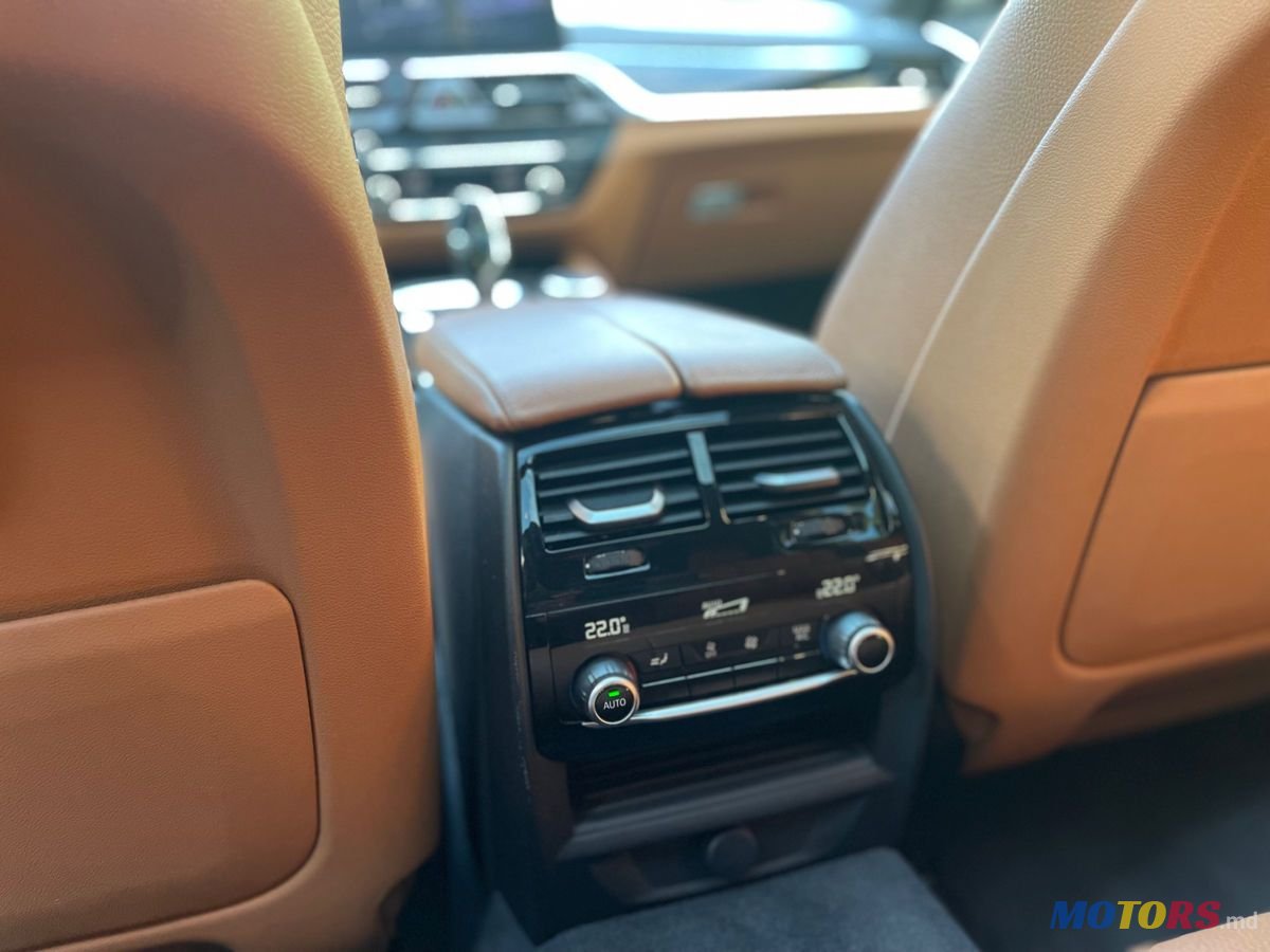 2017' BMW 5 Series photo #4