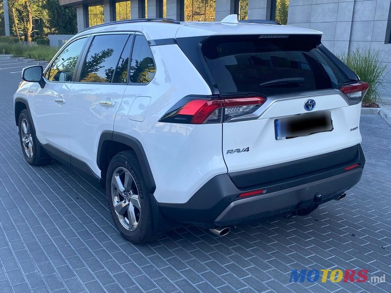 2019' Toyota RAV4 photo #3