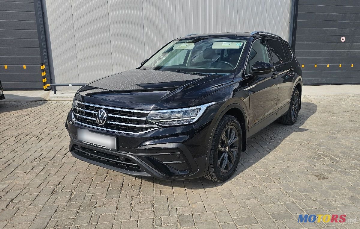 2022' Volkswagen Tiguan photo #3