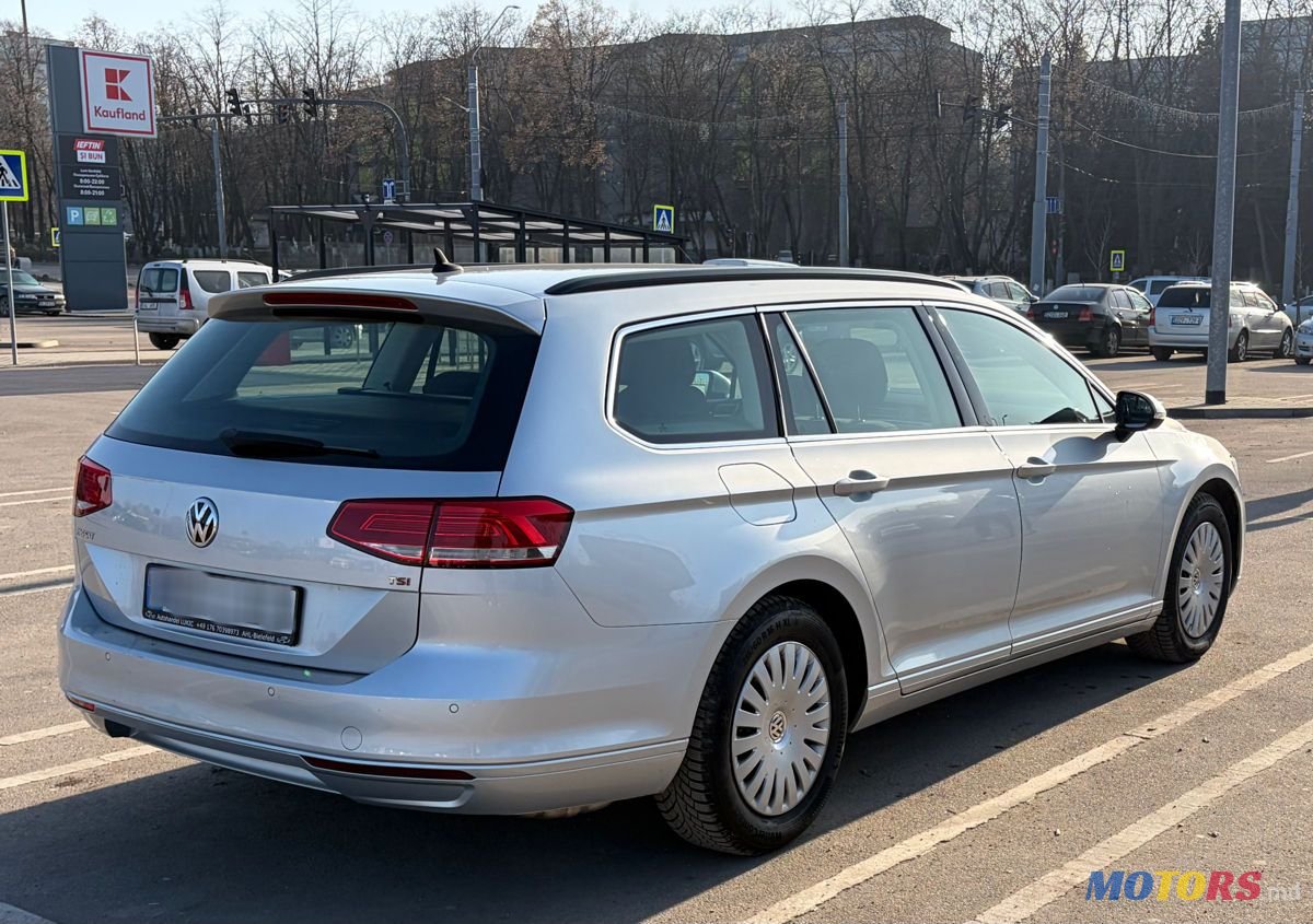 2018' Volkswagen Passat photo #3