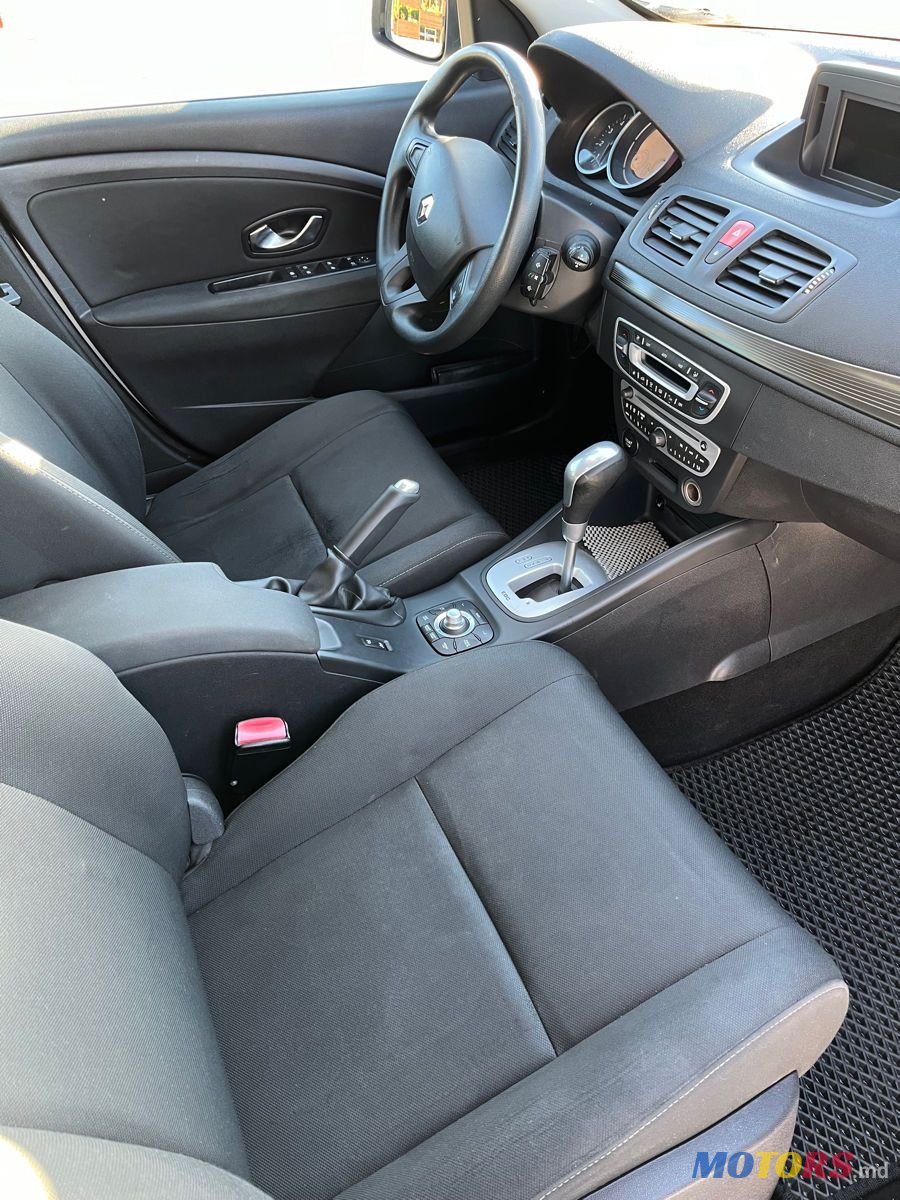 2011' Renault Megane photo #6