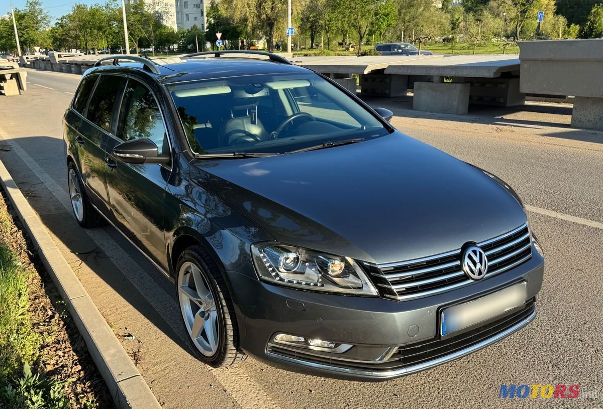 2012' Volkswagen Passat photo #2