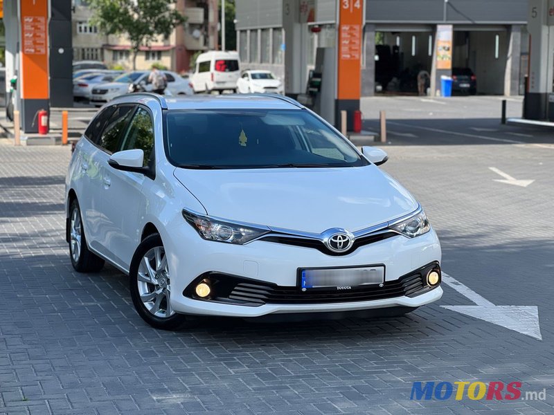 2016' Toyota Auris photo #3