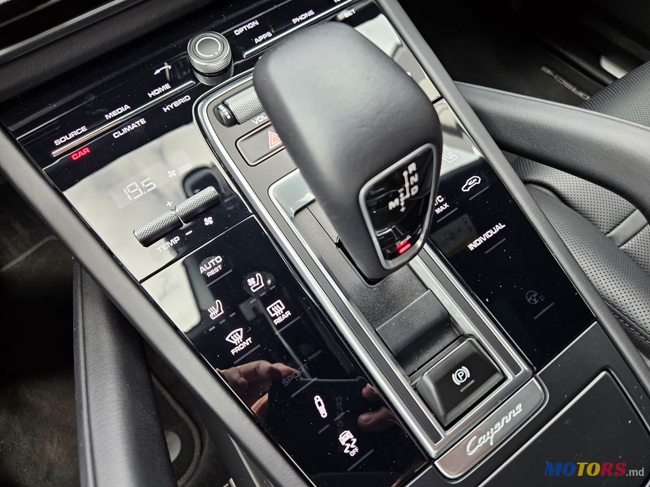 2019' Porsche Cayenne photo #6