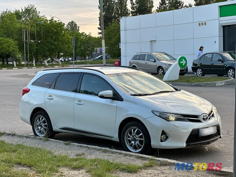 2014' Toyota Auris photo #3