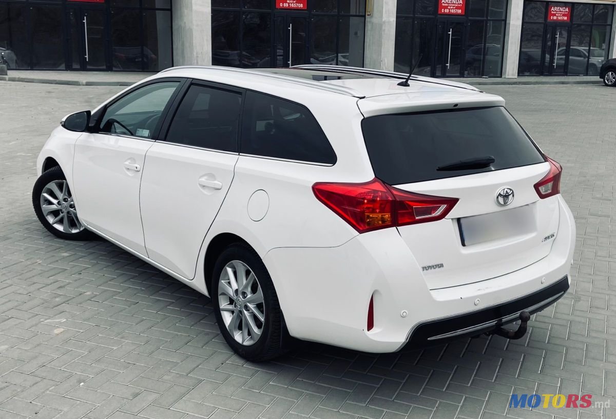 2013' Toyota Auris photo #5