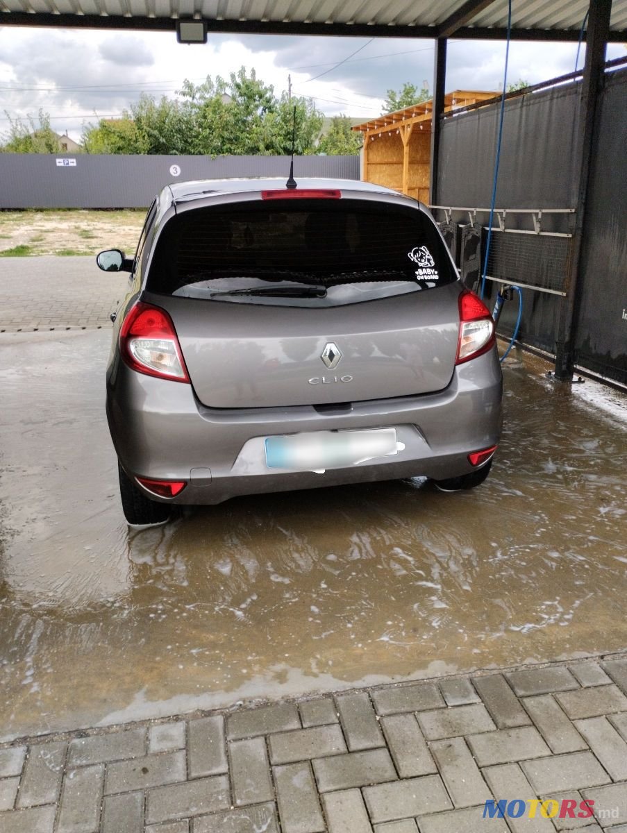 2012' Renault Clio photo #3