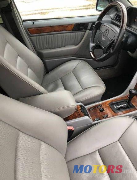 1994' Mercedes-Benz E photo #2