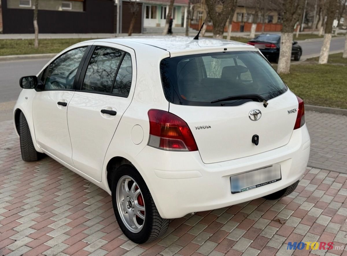 2010' Toyota Yaris photo #3