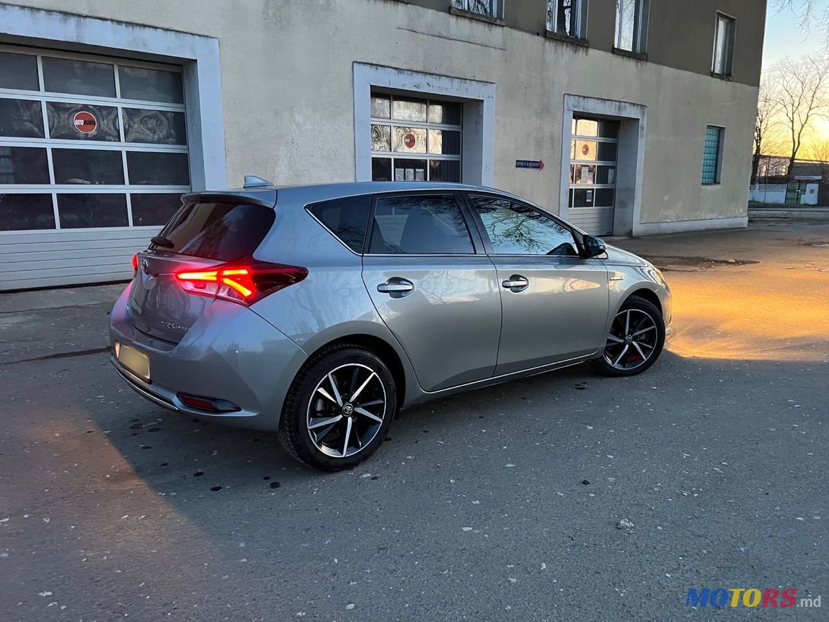 2016' Toyota Auris photo #3