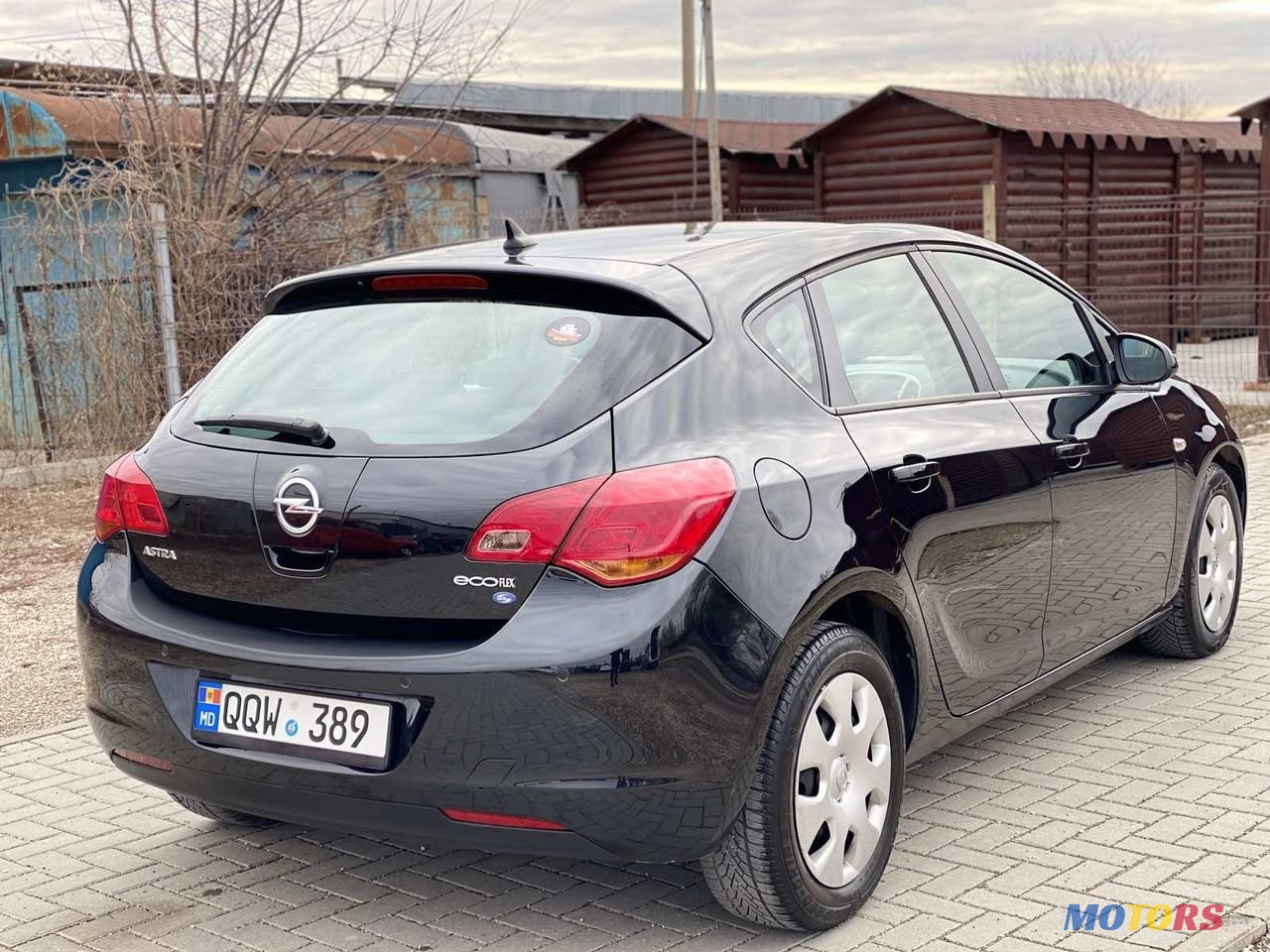 2011' Opel Astra photo #3