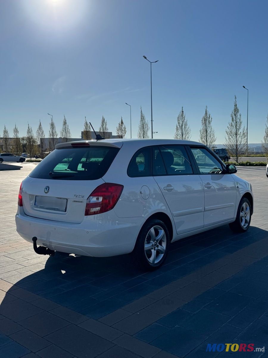 2012' Skoda Fabia photo #3