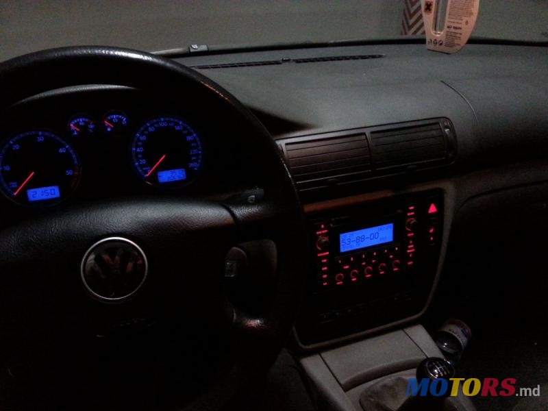 2005' Volkswagen Passat photo #4