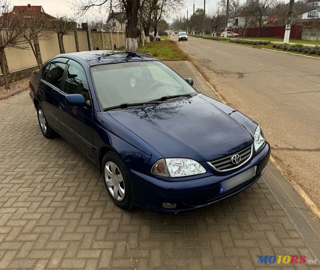 2001' Toyota Avensis photo #4