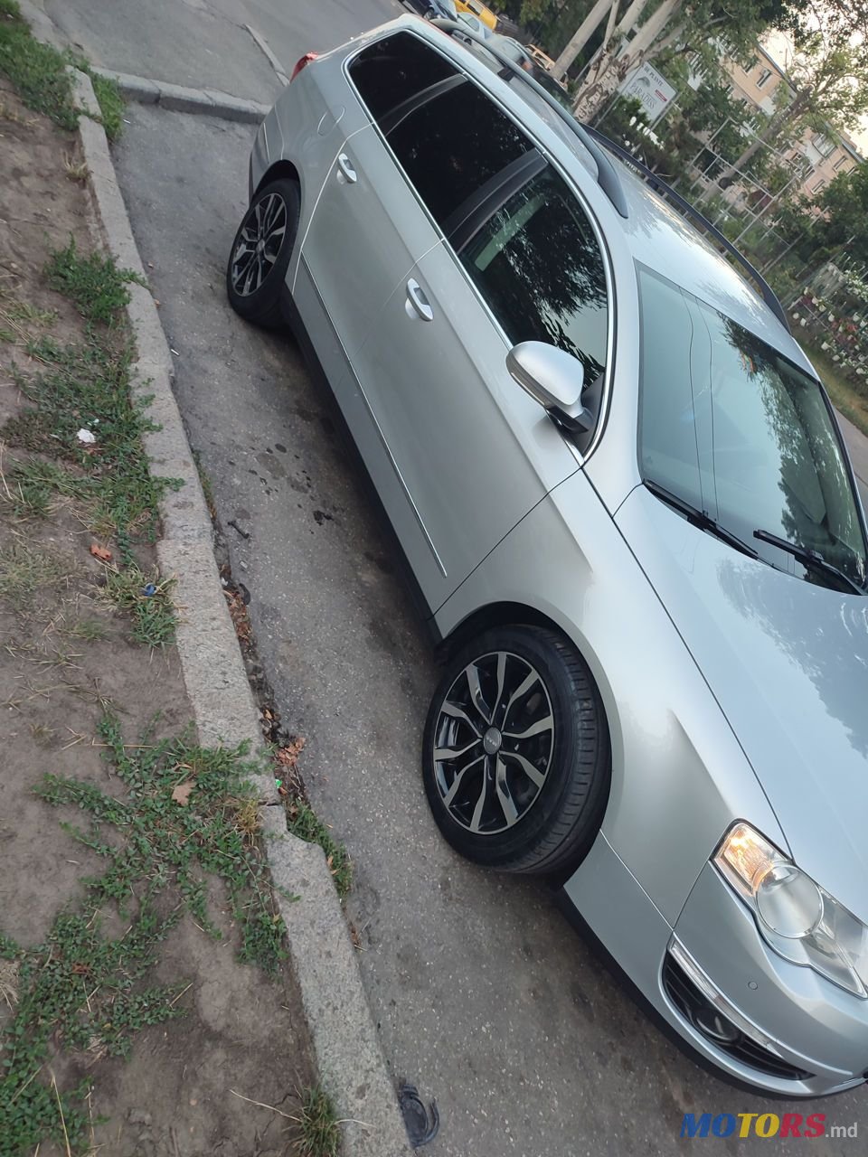 2009' Volkswagen Passat photo #5