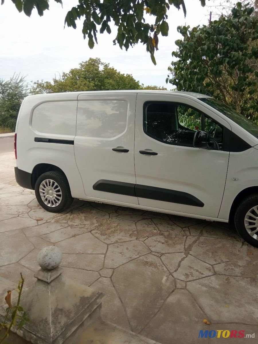 2024' Toyota ProAce City photo #2