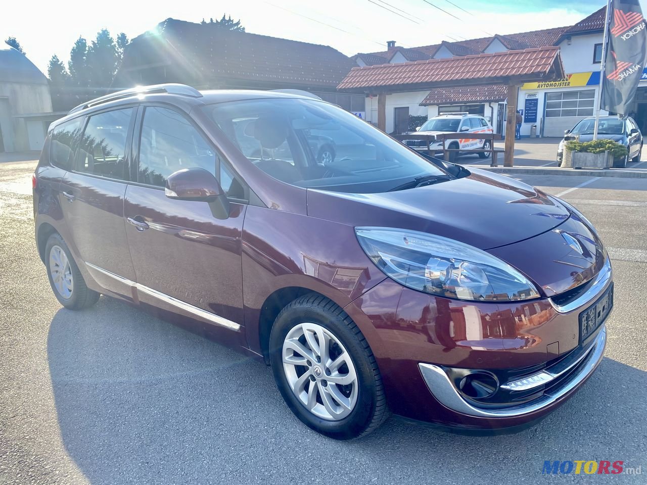 2013' Renault Grand Scenic photo #2