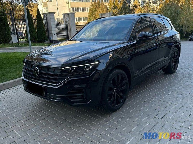 2022' Volkswagen Touareg photo #1