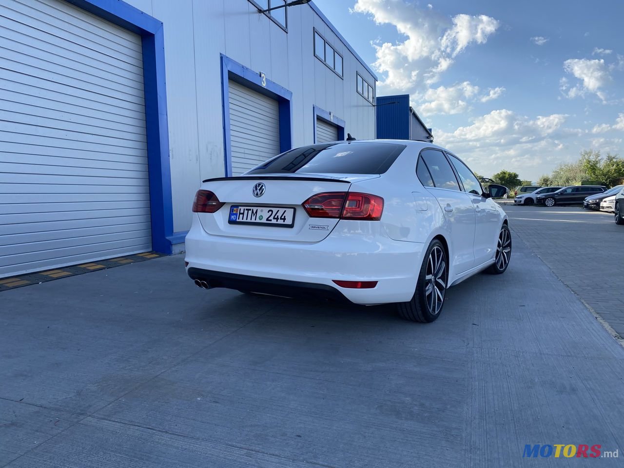 2012' Volkswagen Jetta photo #3