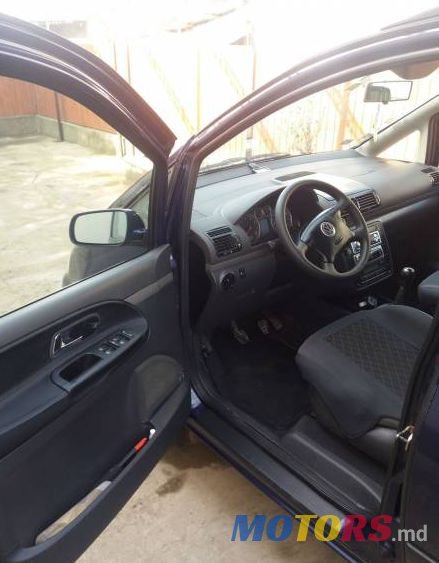 2001' Volkswagen Sharan photo #5