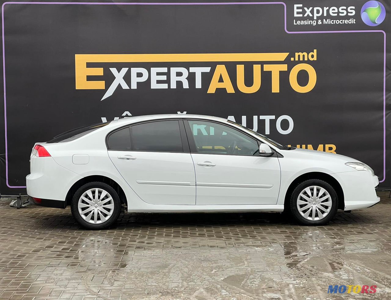 2010' Renault Laguna photo #4