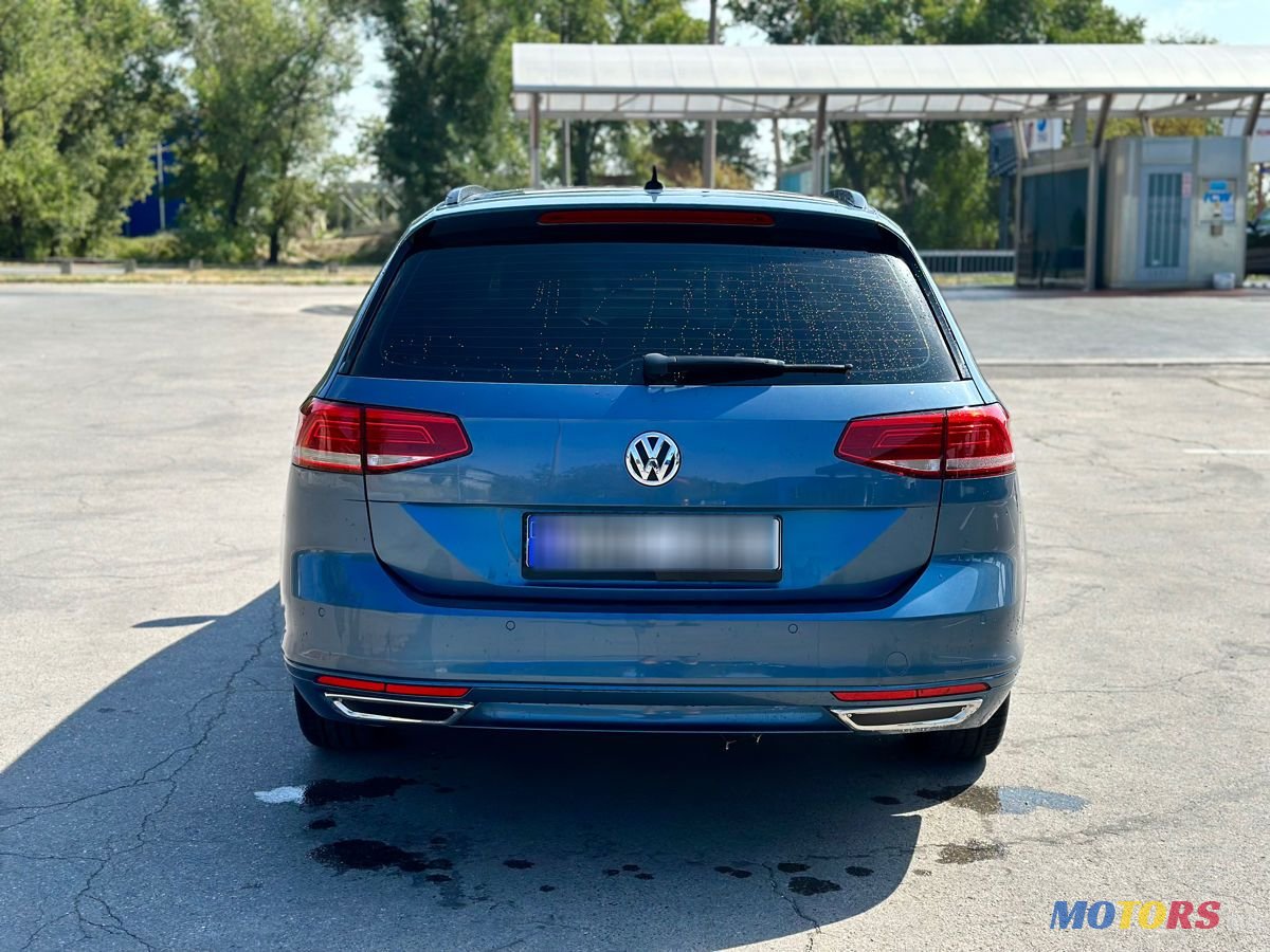 2015' Volkswagen Passat photo #3