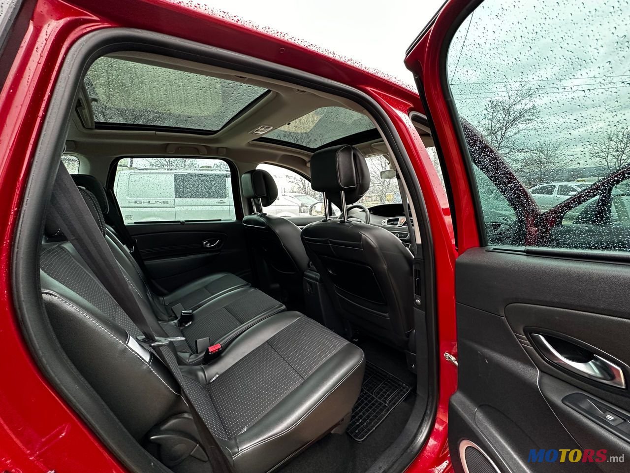 2011' Renault Scenic photo #6