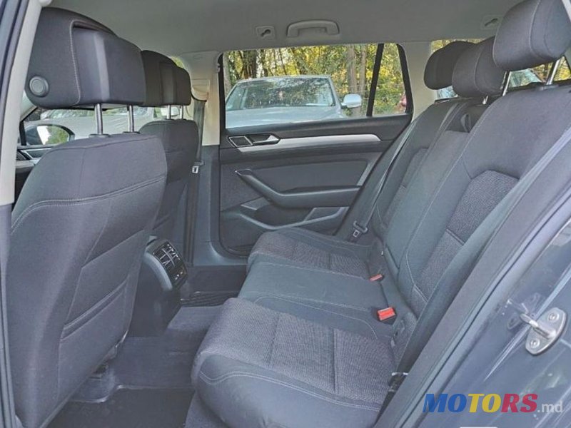 2016' Volkswagen Passat photo #4