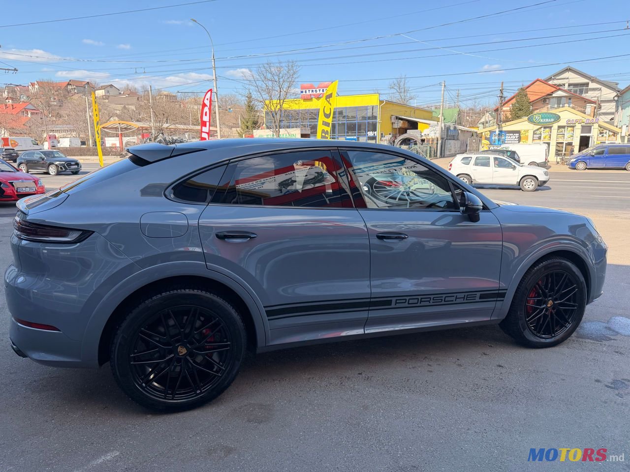 2023' Porsche Cayenne Coupe photo #1