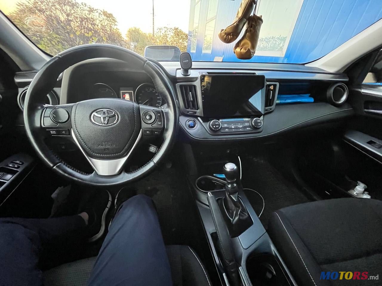 2016' Toyota RAV4 photo #6