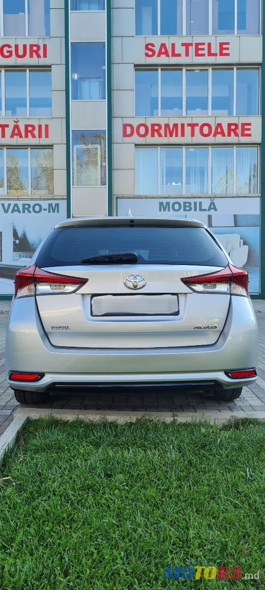 2015' Toyota Auris photo #2