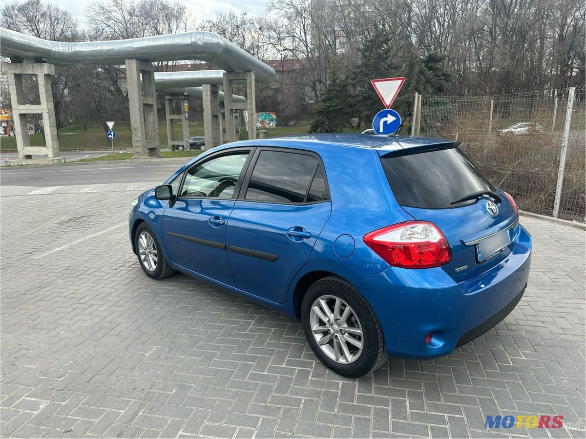 2011' Toyota Auris photo #5