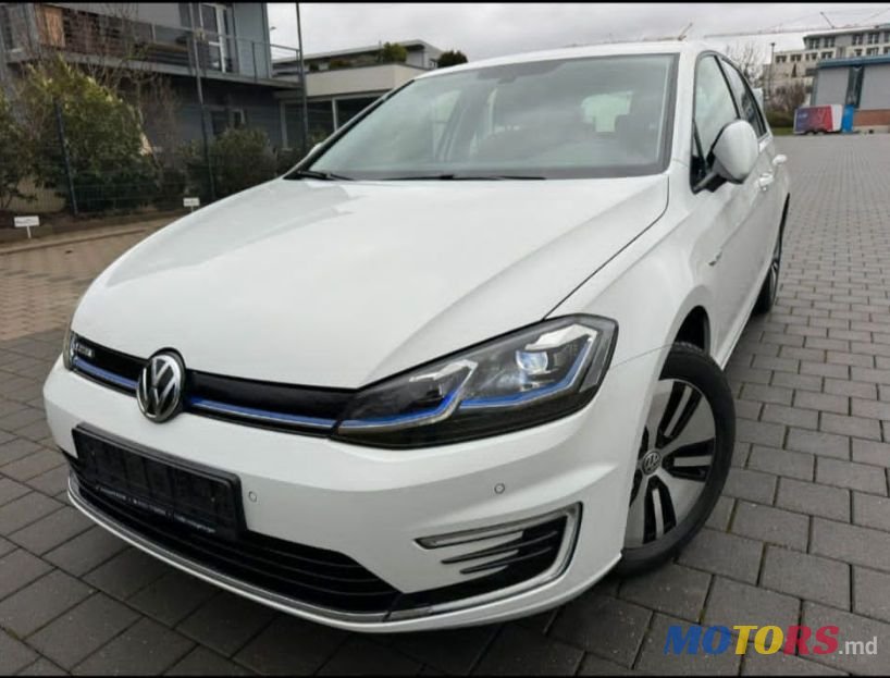 2020' Volkswagen Golf photo #1