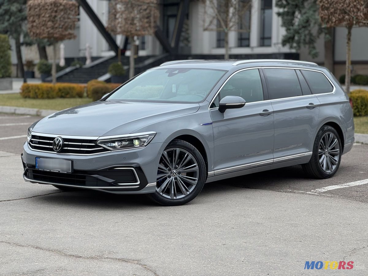 2022' Volkswagen Passat photo #1