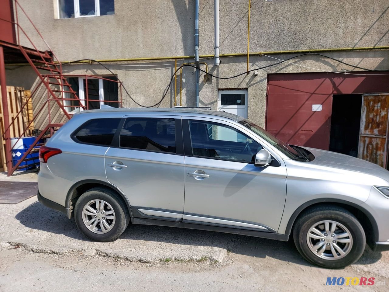 2021' Mitsubishi Outlander photo #2