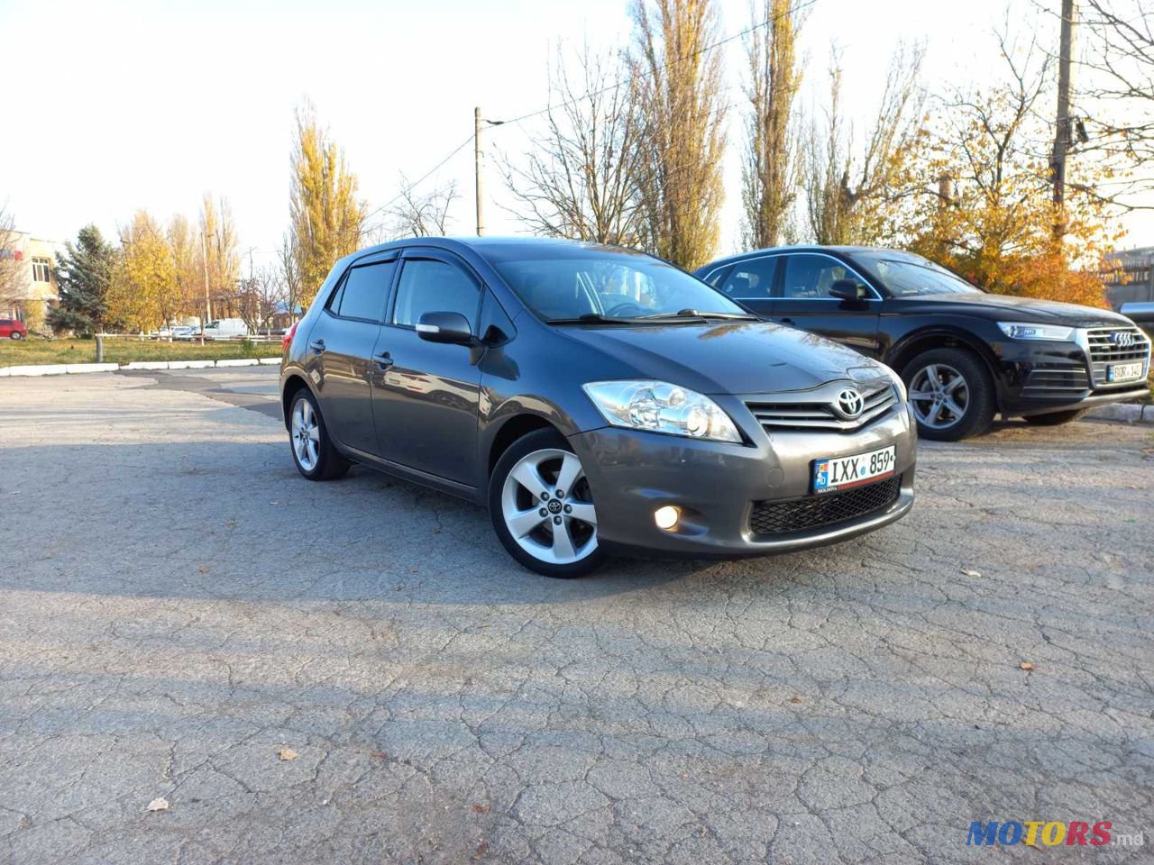2011' Toyota Auris photo #2
