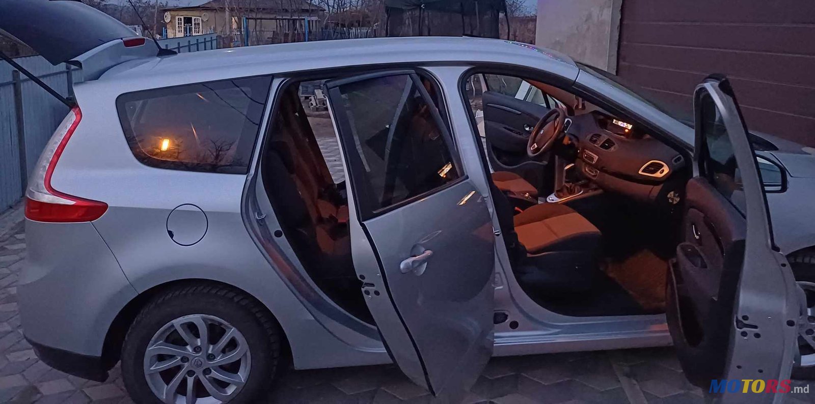 2012' Renault 16 photo #5