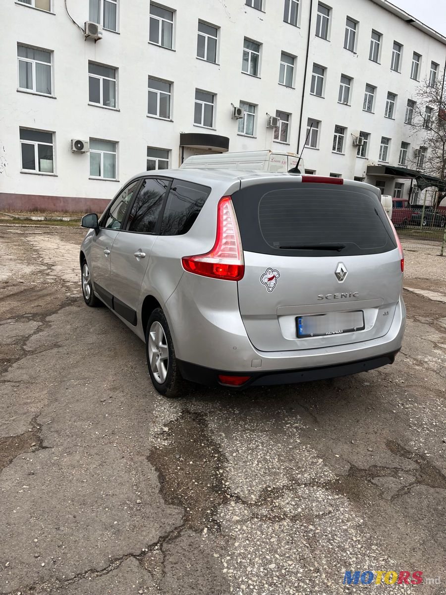 2012' Renault Grand Scenic photo #3