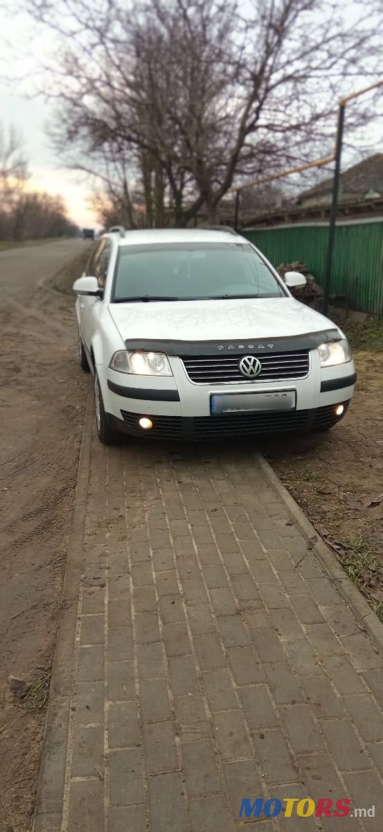 2004' Volkswagen Passat photo #5