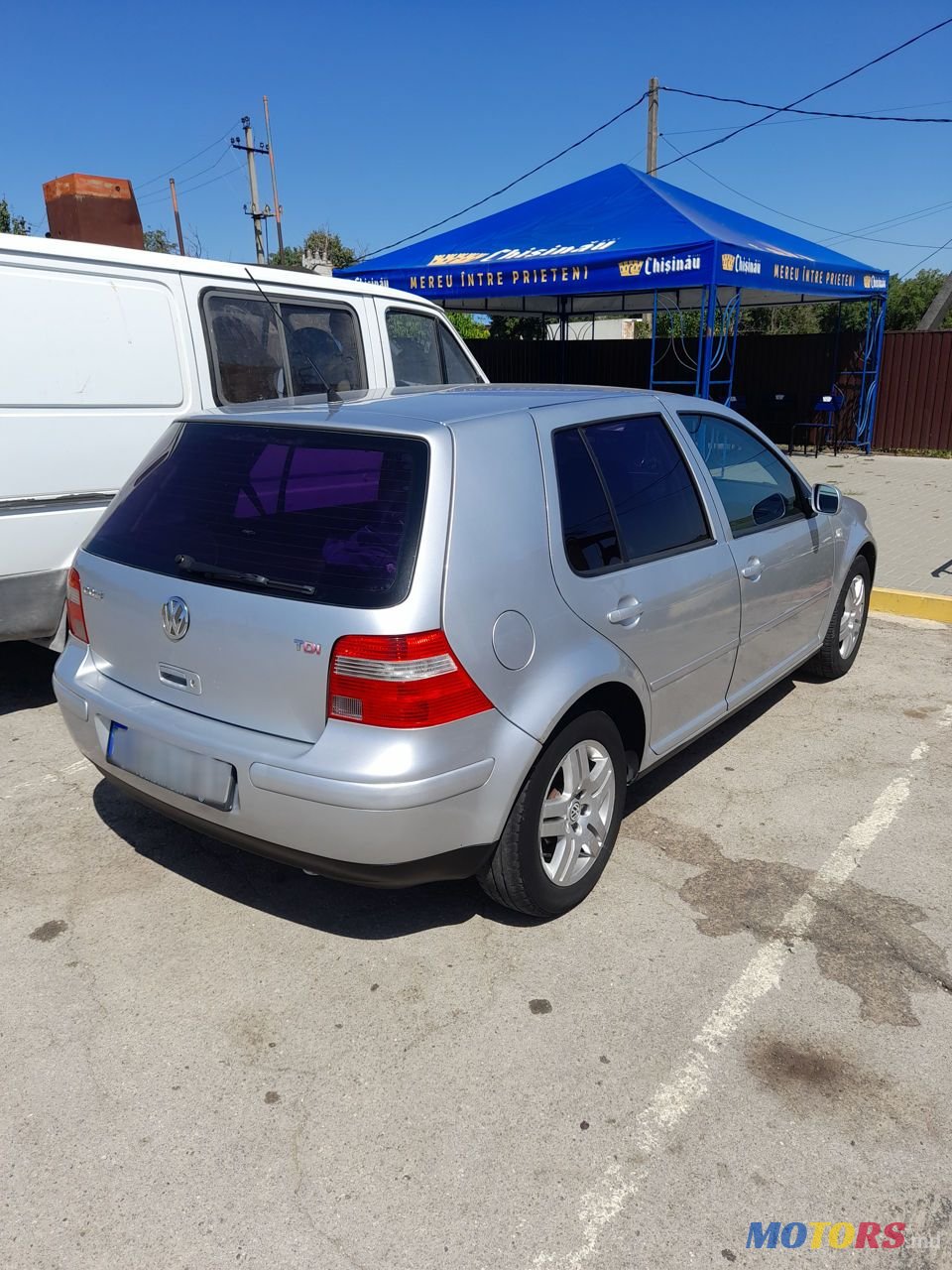 2002' Volkswagen Golf photo #1