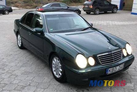 2001' Mercedes-Benz E photo #2