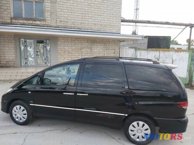 2004' Toyota Previa photo #2