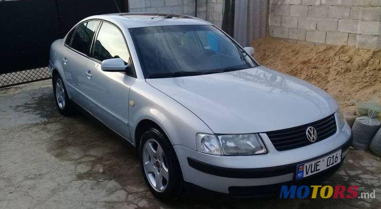 2001' Volkswagen Passat photo #1